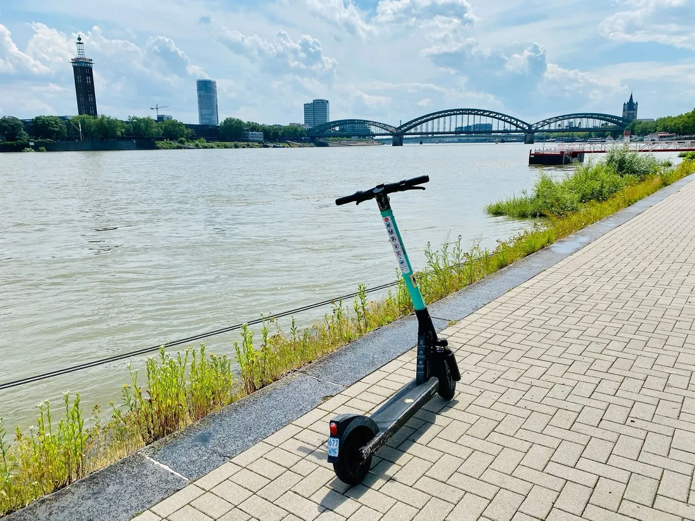 Versenkte E-Scooter im Rhein: ein Umweltproblem